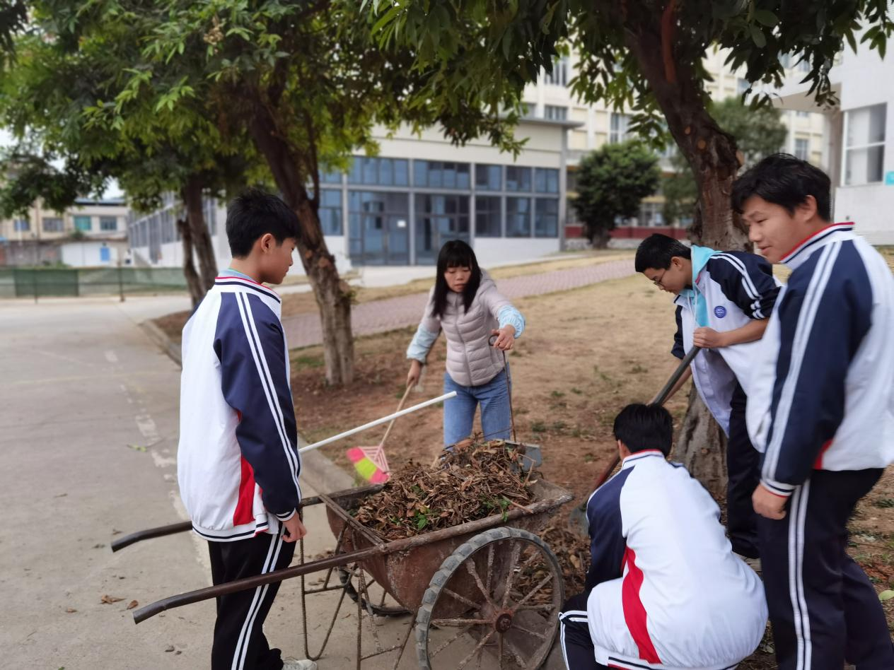 立足岗位做贡献，争创柳州文明城 ——记航海与路桥工程系党支部积极参与创城活动